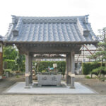 お寺の水屋に屋根を設置 従来の山門を移設し補修