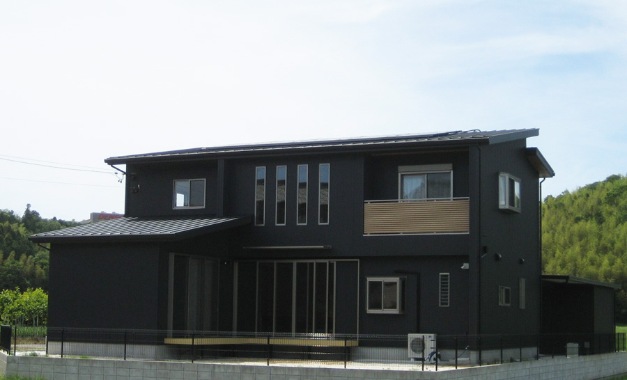愛知県：吹き抜けリビング階段や書斎のある2階建て住宅