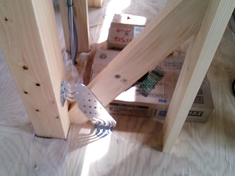 【筋交い金具制振金具】